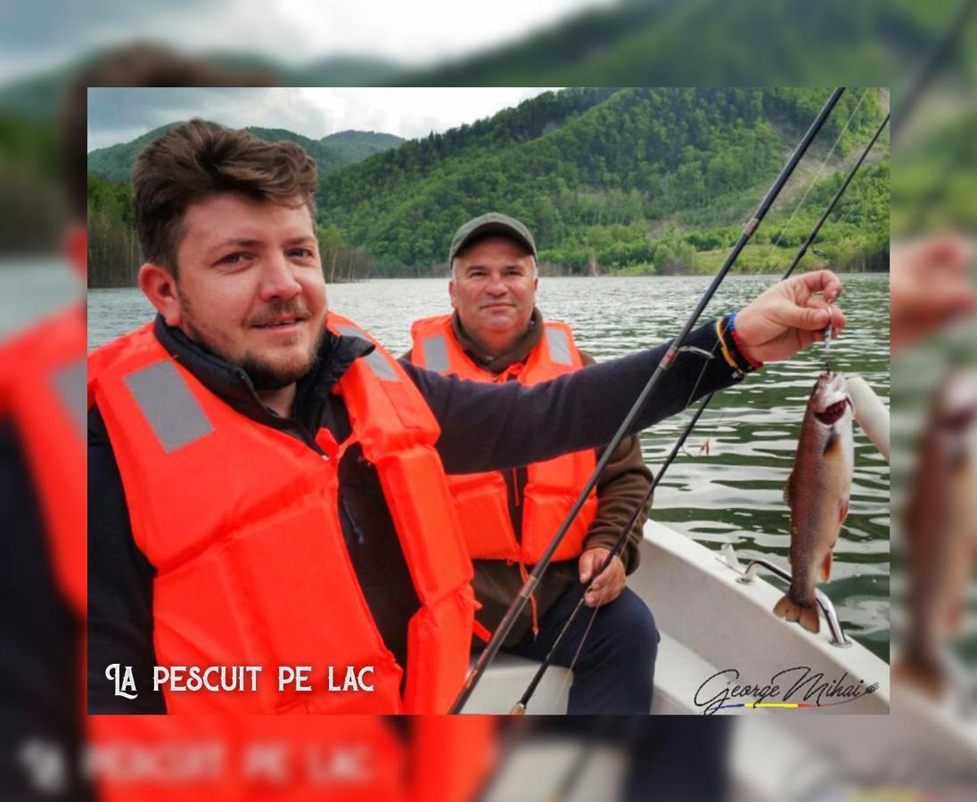 Pensiunea Izvorul Bucuriei Siriu Kültér fotó